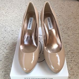 STEVE MADDEN PATENT HEELS